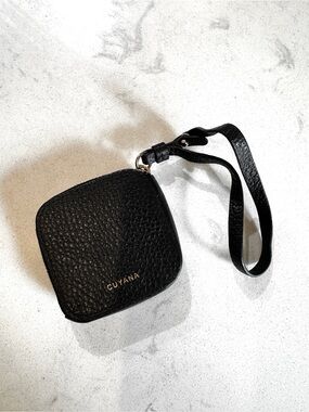 Cuyana Black and gold zip Pebbled Leather Wristlet coin pouch Pouch with Strap